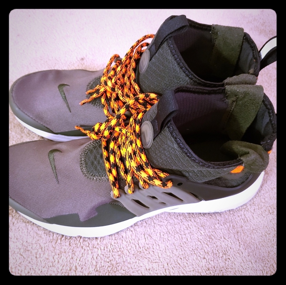 Nike utility mid priesto running sneakers